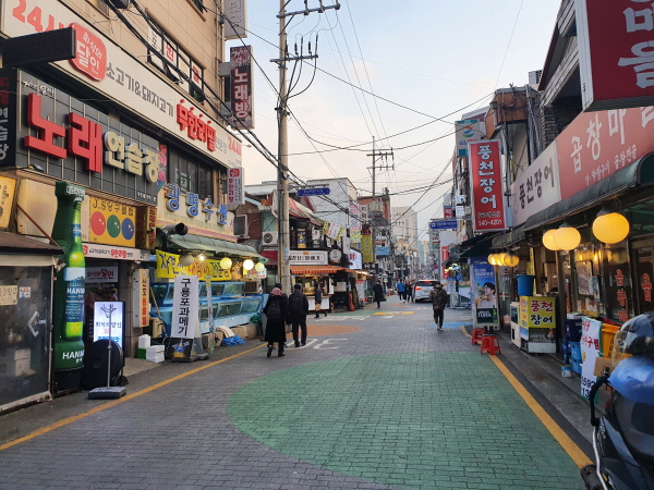 매출감소 소상공인에 300만 원 방역지원금 추가 지급