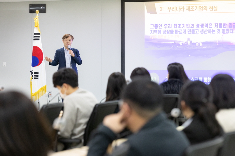 이제 인공지능 역량이 제조업 성과 판가름. 경기도가 디지털 전환 기반 구축 선도해야
