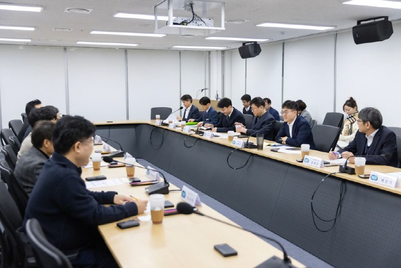 김현곤 부지사, 정부 R&D사업 참여 업체 만나 예산 삭감 피해 최소화 논의