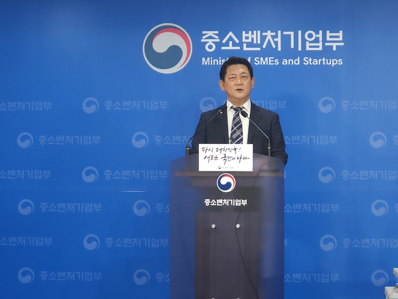 고금리 대출 → 4.5%로 갈아타세요…소상공인 대환대출 26일 개시